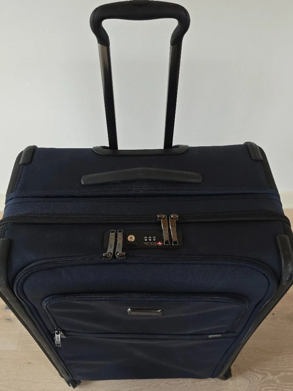 Tumi Alpha 3 Expandable 4 Wheeled Packing Case Luggage in Black/Navy